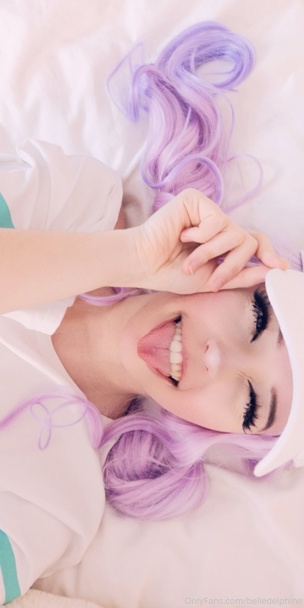 Belle delphine masked man. БТС В пижамах bt21. Тэхен в пижаме bt21. Чонгук в пижаме bt21. Юнги в пижаме bt21.